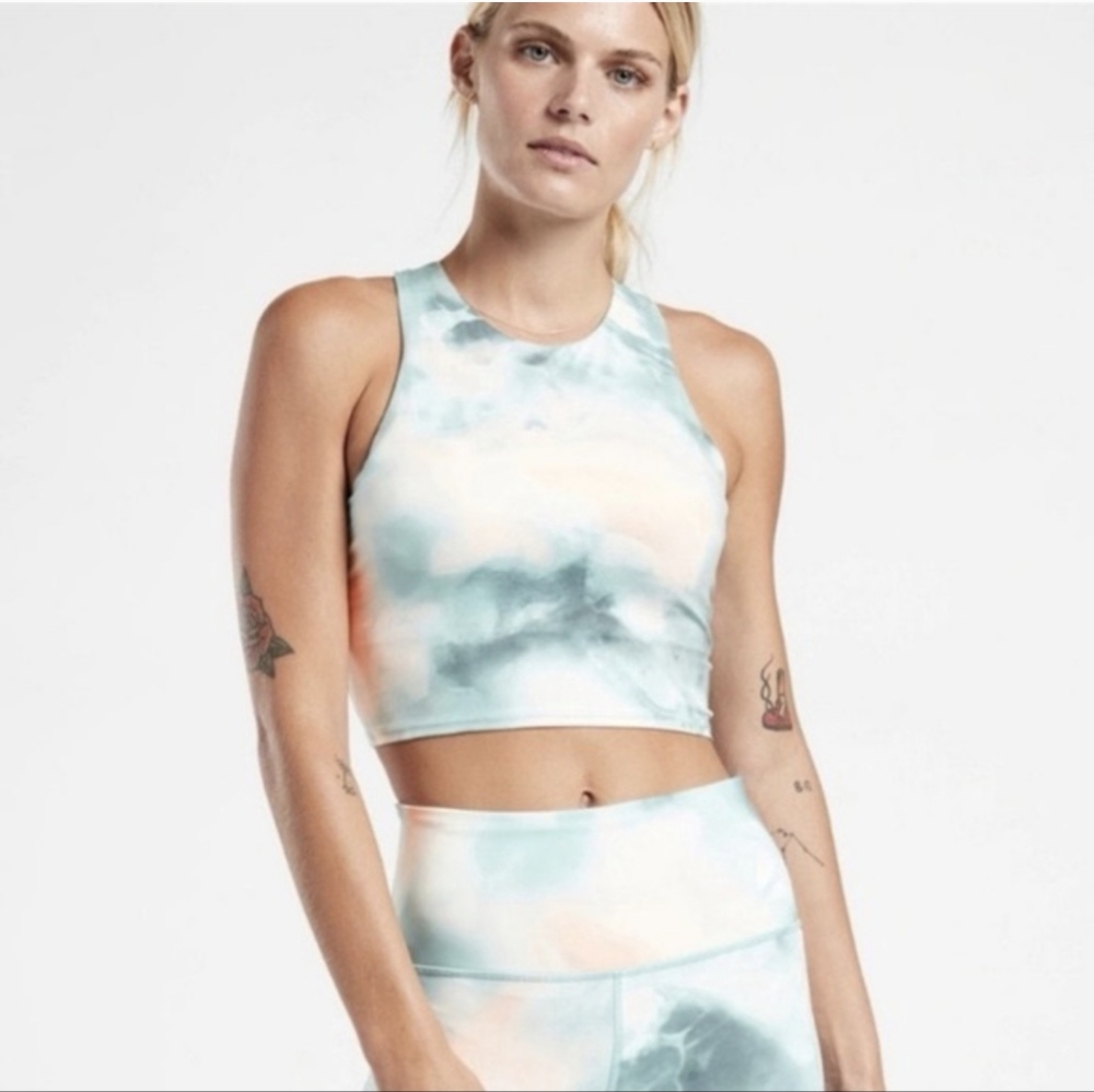Athleta Conscious Crop